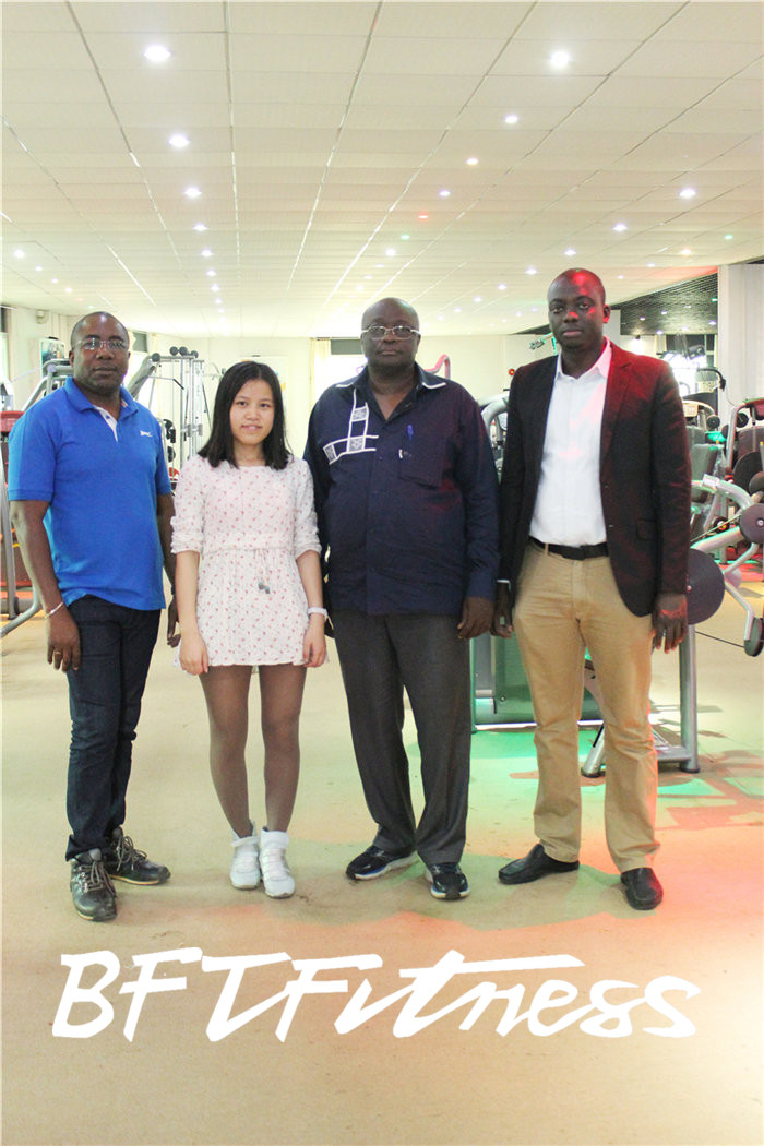 布基纳法索客户来中国广州向日葵成人网站进口健身器材