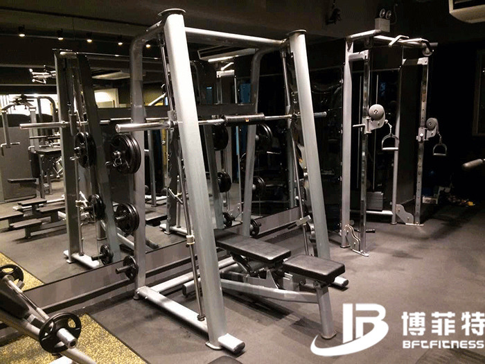 向日葵成人网站健身器材案例 香港客户的健身房图片