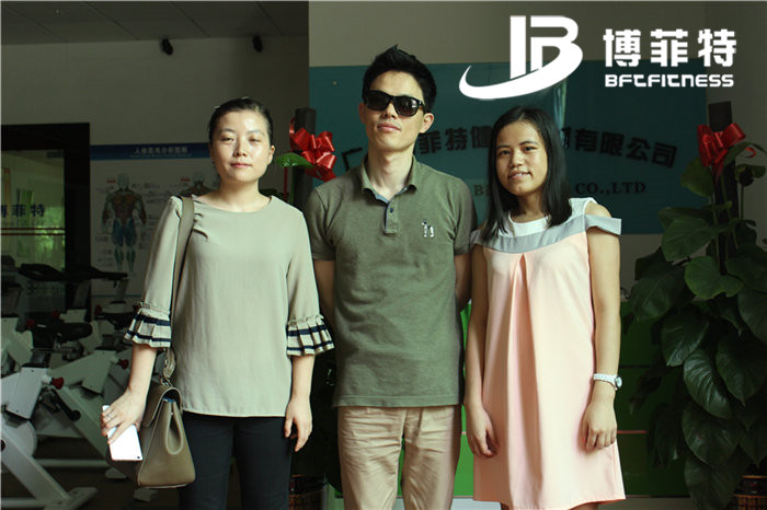 韩国客户来中国进口向日葵成人网站的健身器材