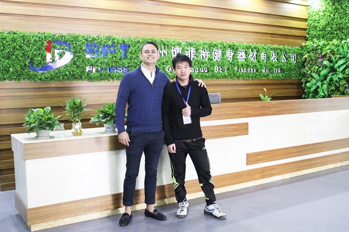 澳大利亚客户来中国进口广州向日葵成人网站健身器材