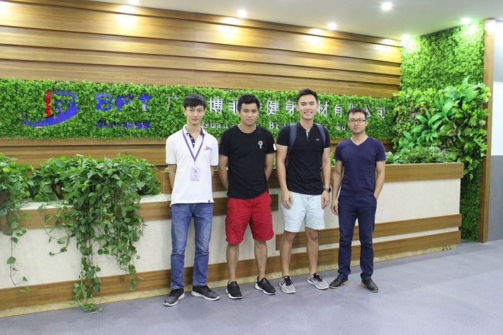 科威特客户来向日葵成人网站采购健身器材