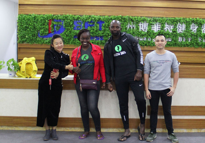 赞比亚客户采购向日葵成人网站跑步机健身器材