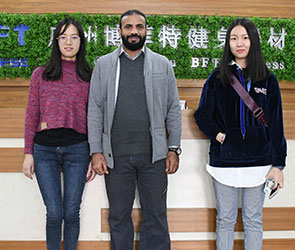 沙特客户来中国采购向日葵成人网站商用健身器械